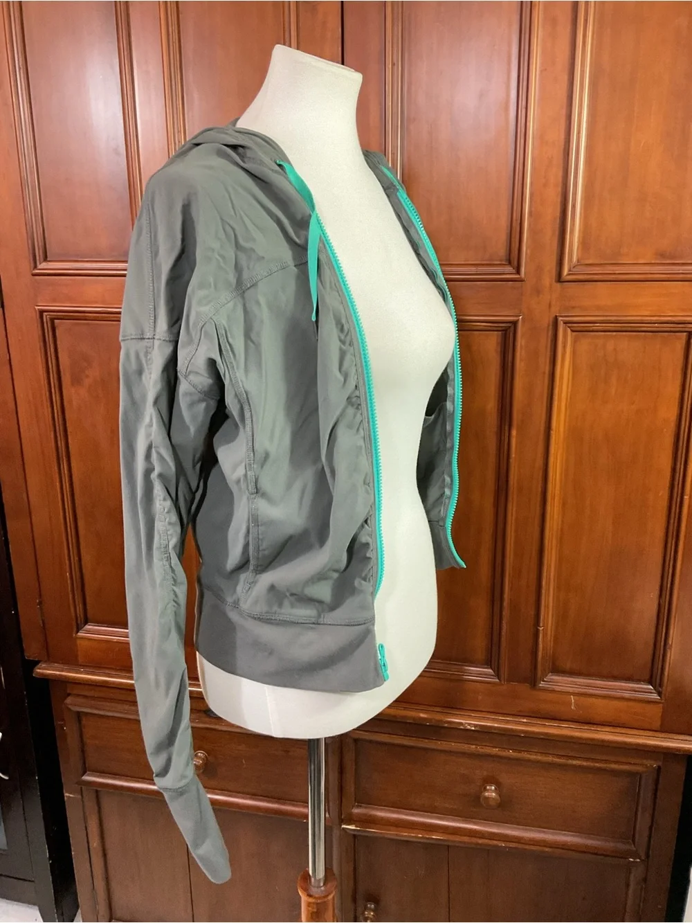 Lucy Athleisure Women’s Workout Jacket Size XS Gray And Green Lknw Full Zip Vers